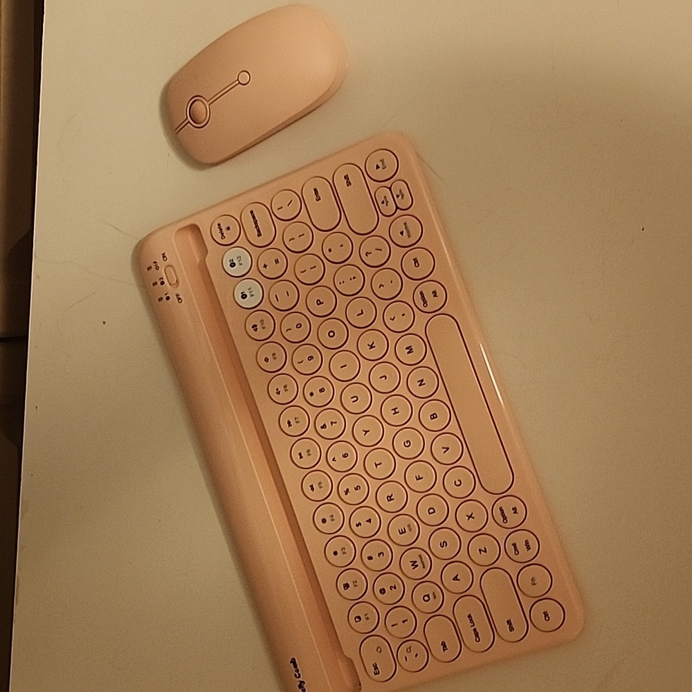 Jelly comb keyboard with mouse